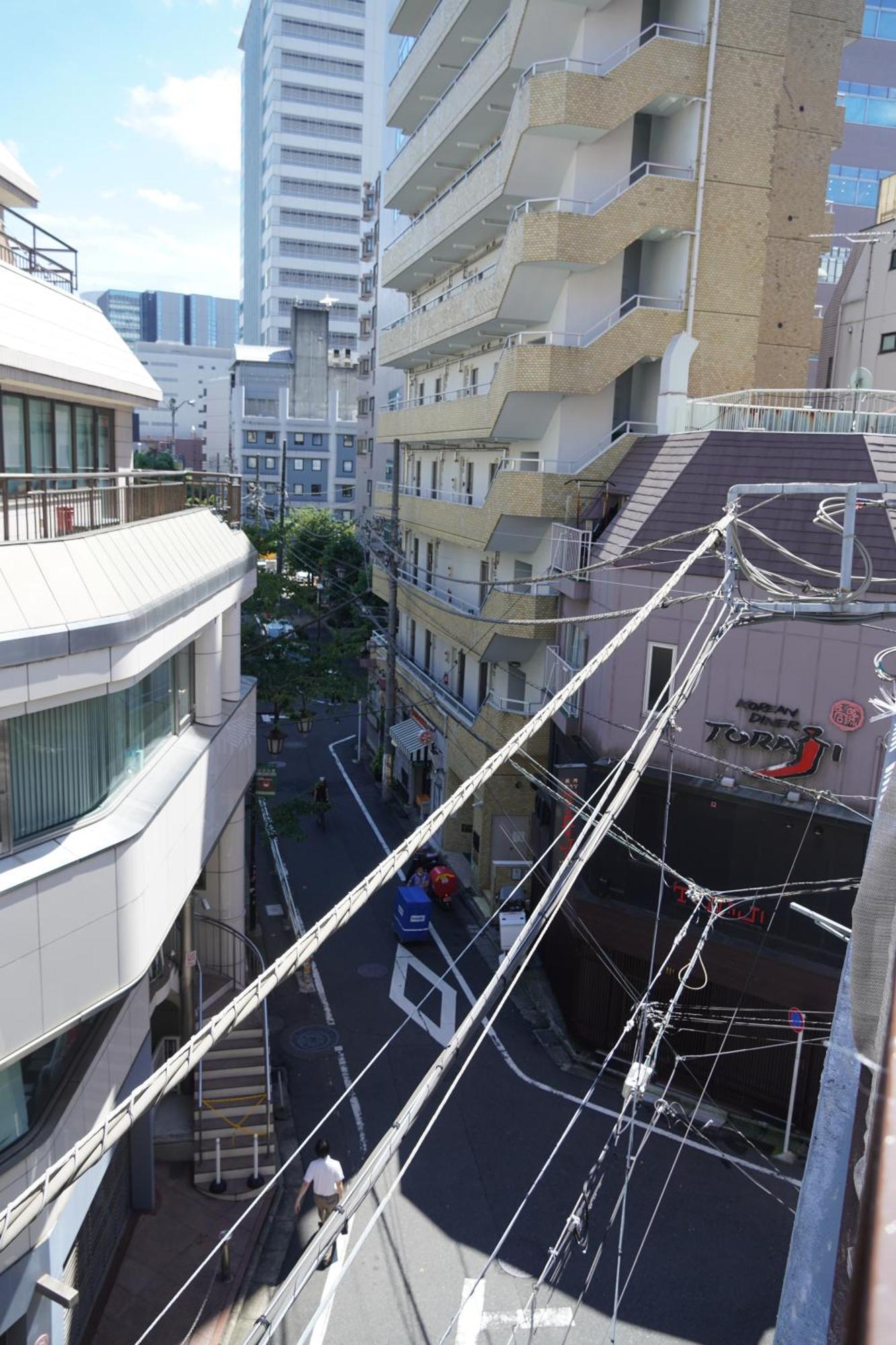 恵比寿駅から徒歩1分 渋谷3分 新宿10分 30m2でゆったり 最高の立地 302号室 *