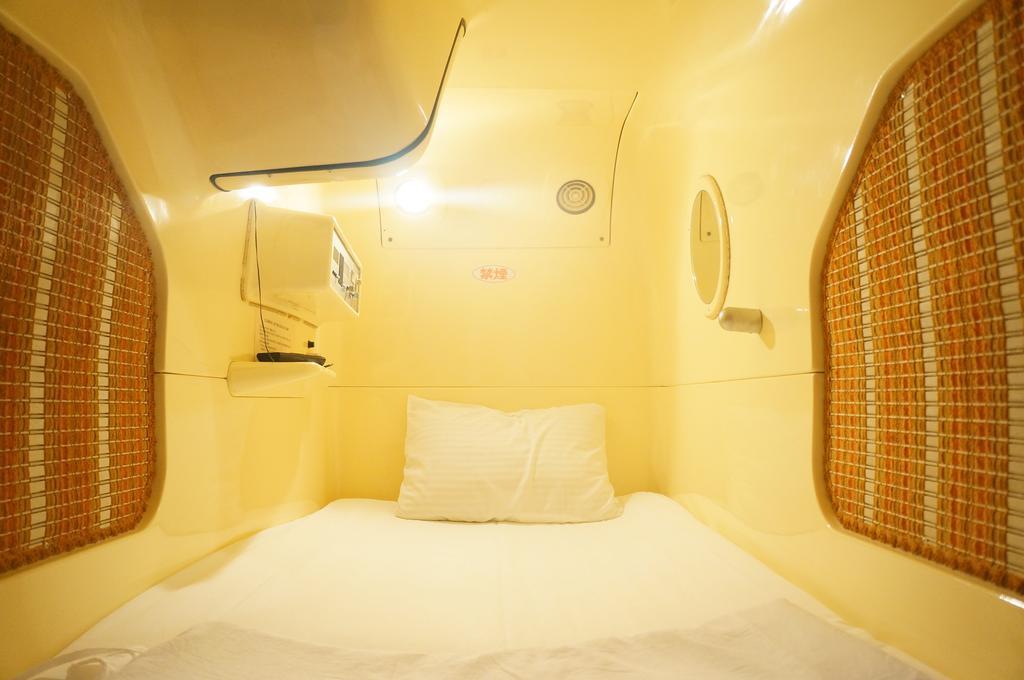 Capsule 310 *