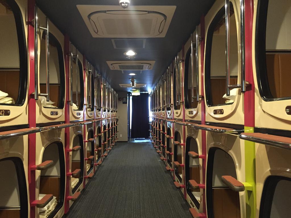 Oyo Tetora Akabane Capsule hotel