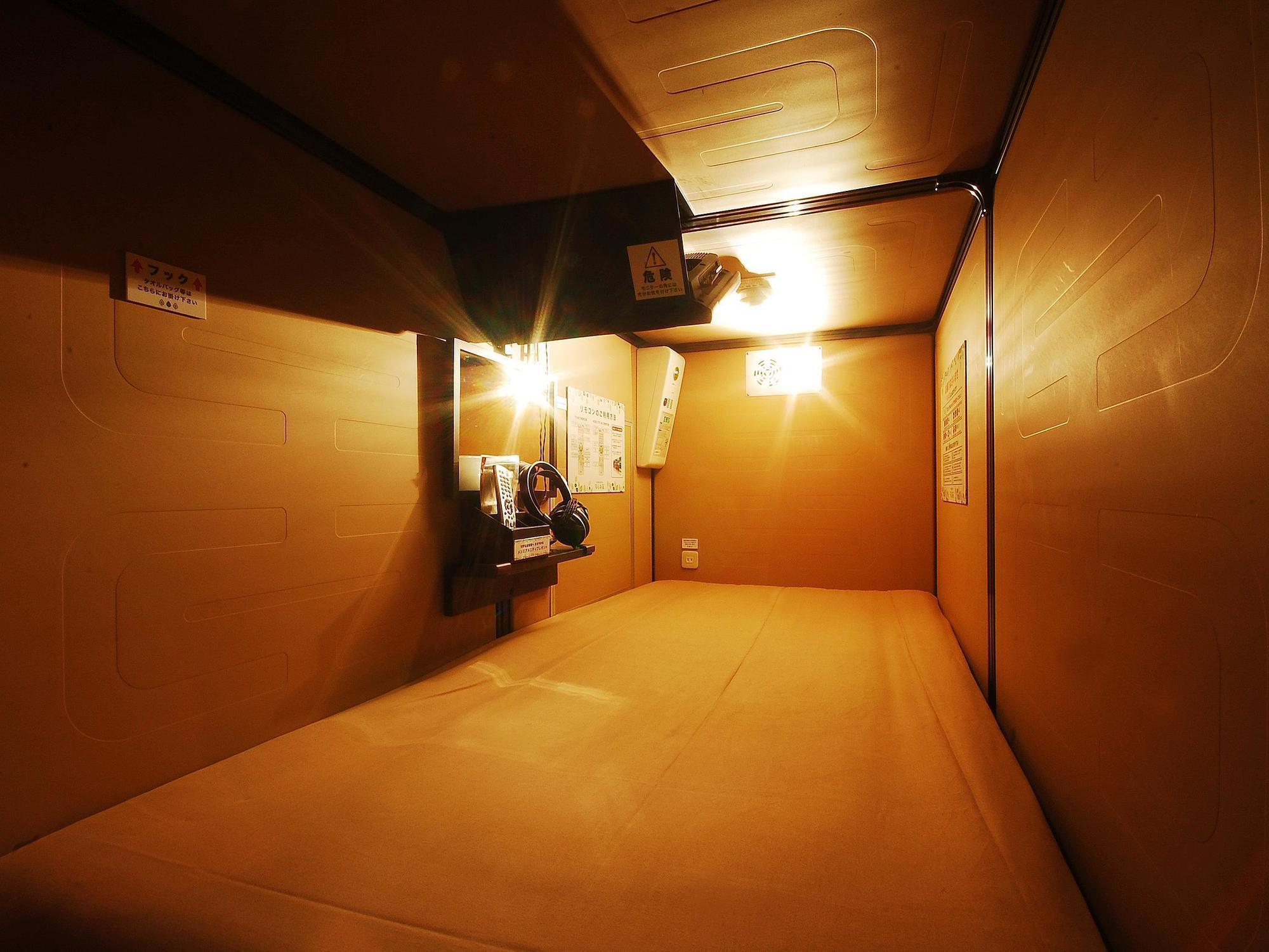 Capsule Anshin Oyado Shimbashi Tokyo