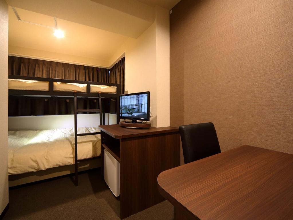 Oyo Tetora Akabane Capsule hotel