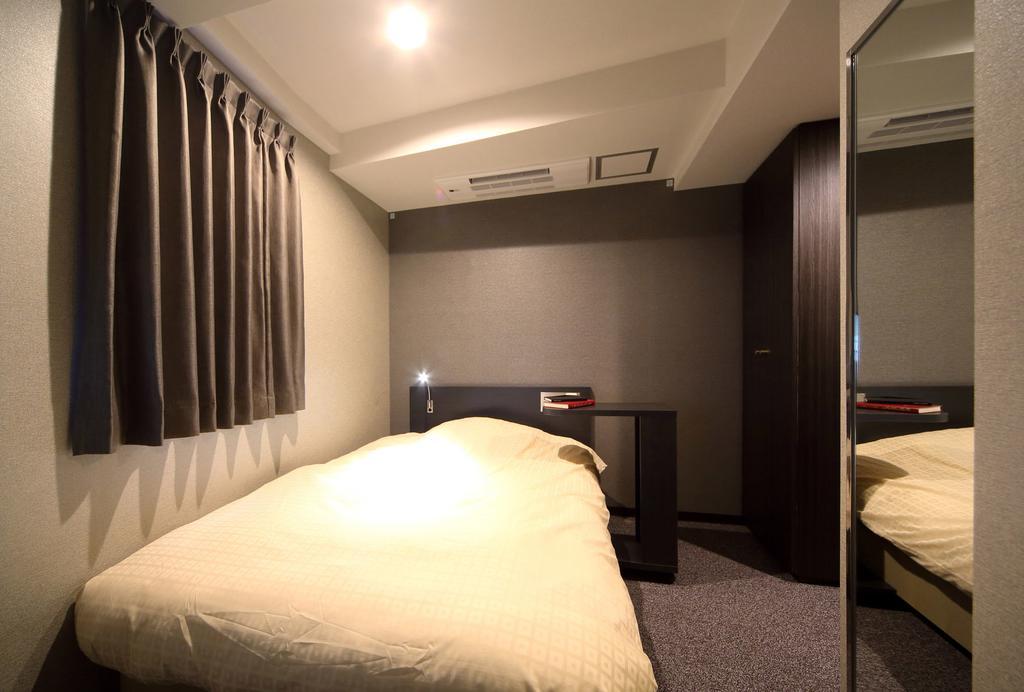 Oyo Tetora Akabane Capsule hotel
