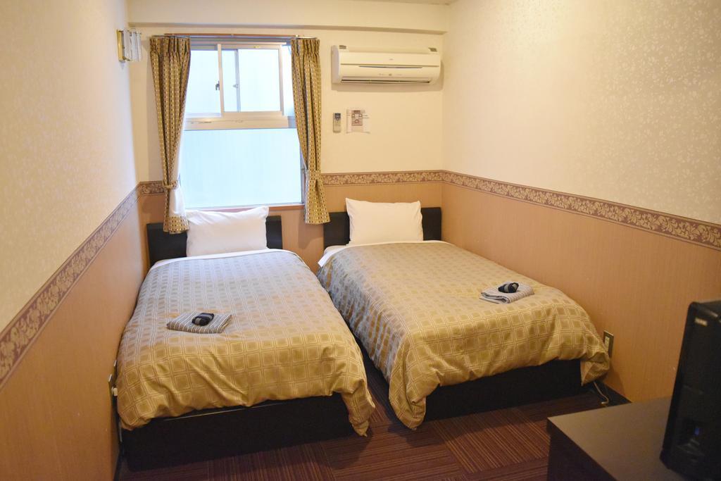 Oak Hotel *