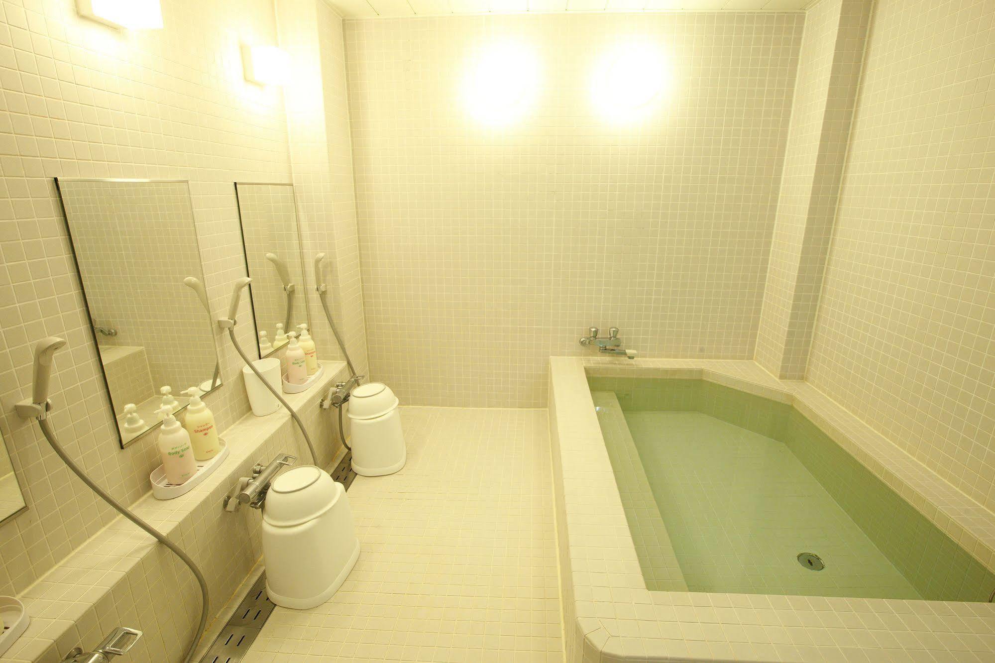 Capsule hotel Capsulevalue Kanda 2*