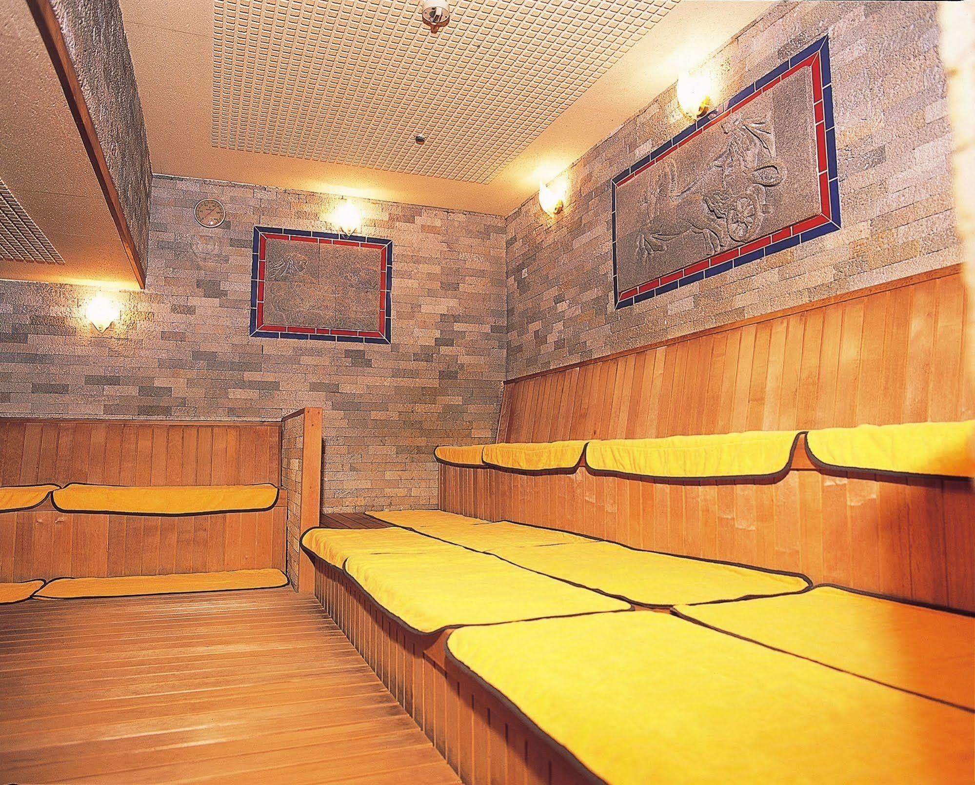 Capsule hotel President
