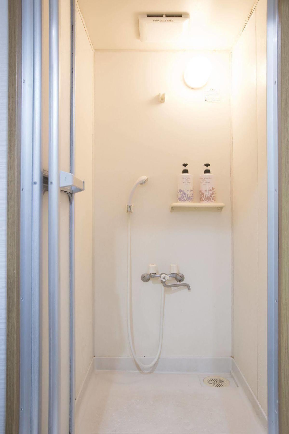 Capsule hotel Oyo Tetora Akabane Tokyo
