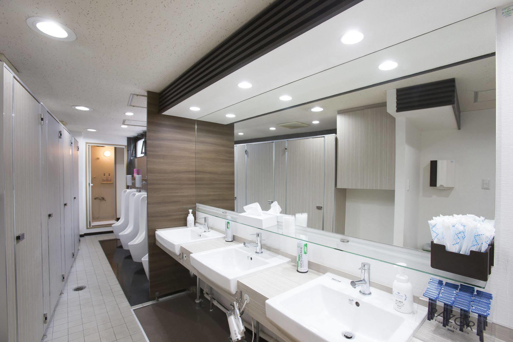 Oyo Tetora Akabane Capsule hotel Tokyo