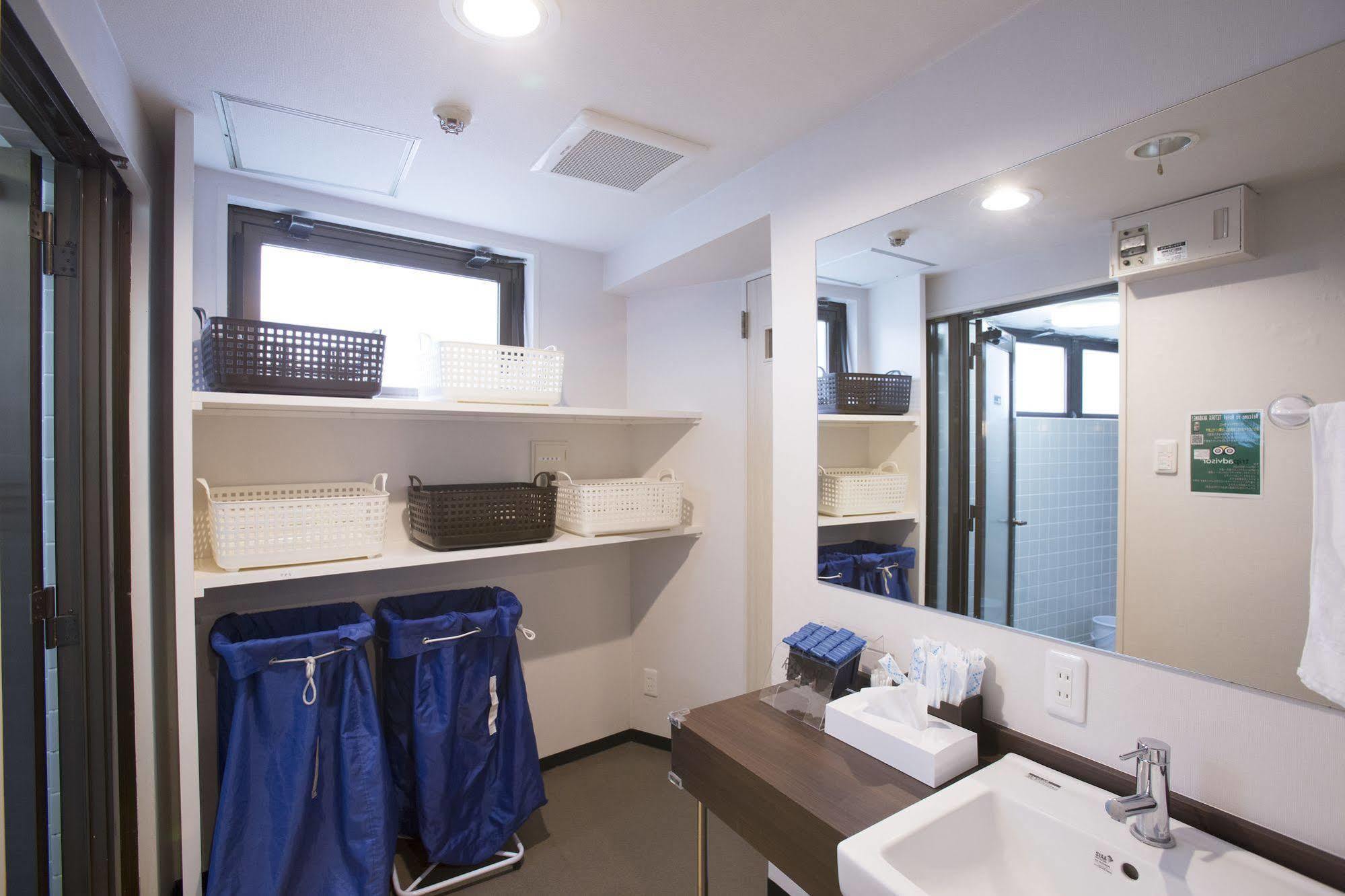 Oyo Tetora Akabane Capsule hotel Tokyo