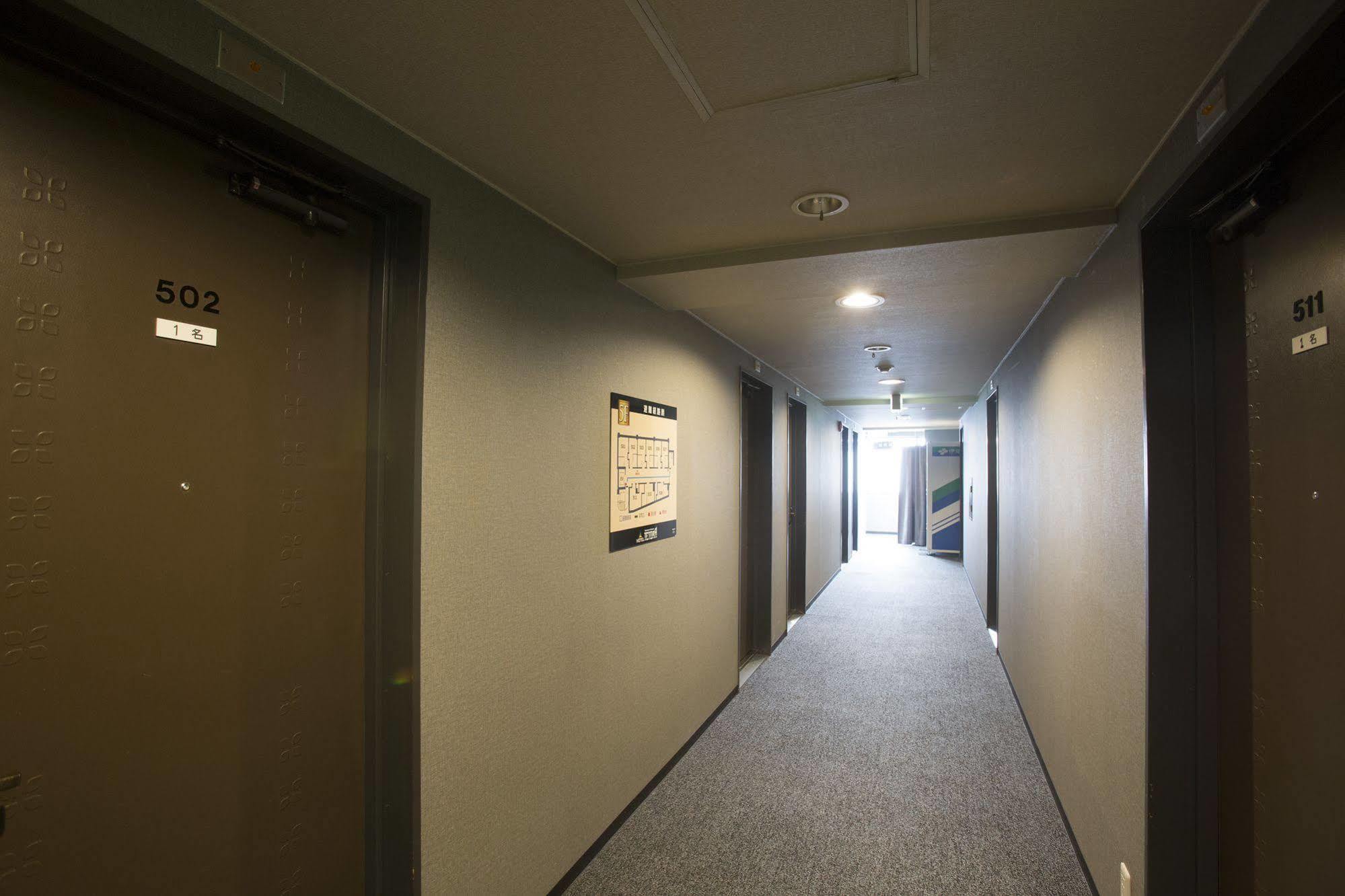 Capsule hotel Oyo Tetora Akabane *