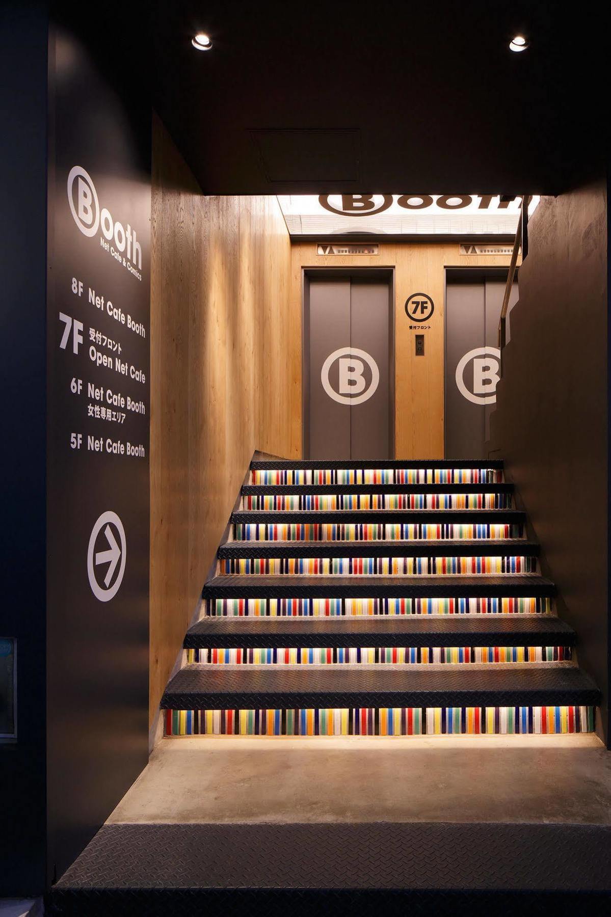 Booth Netcafe & Capsule Capsule hotel *