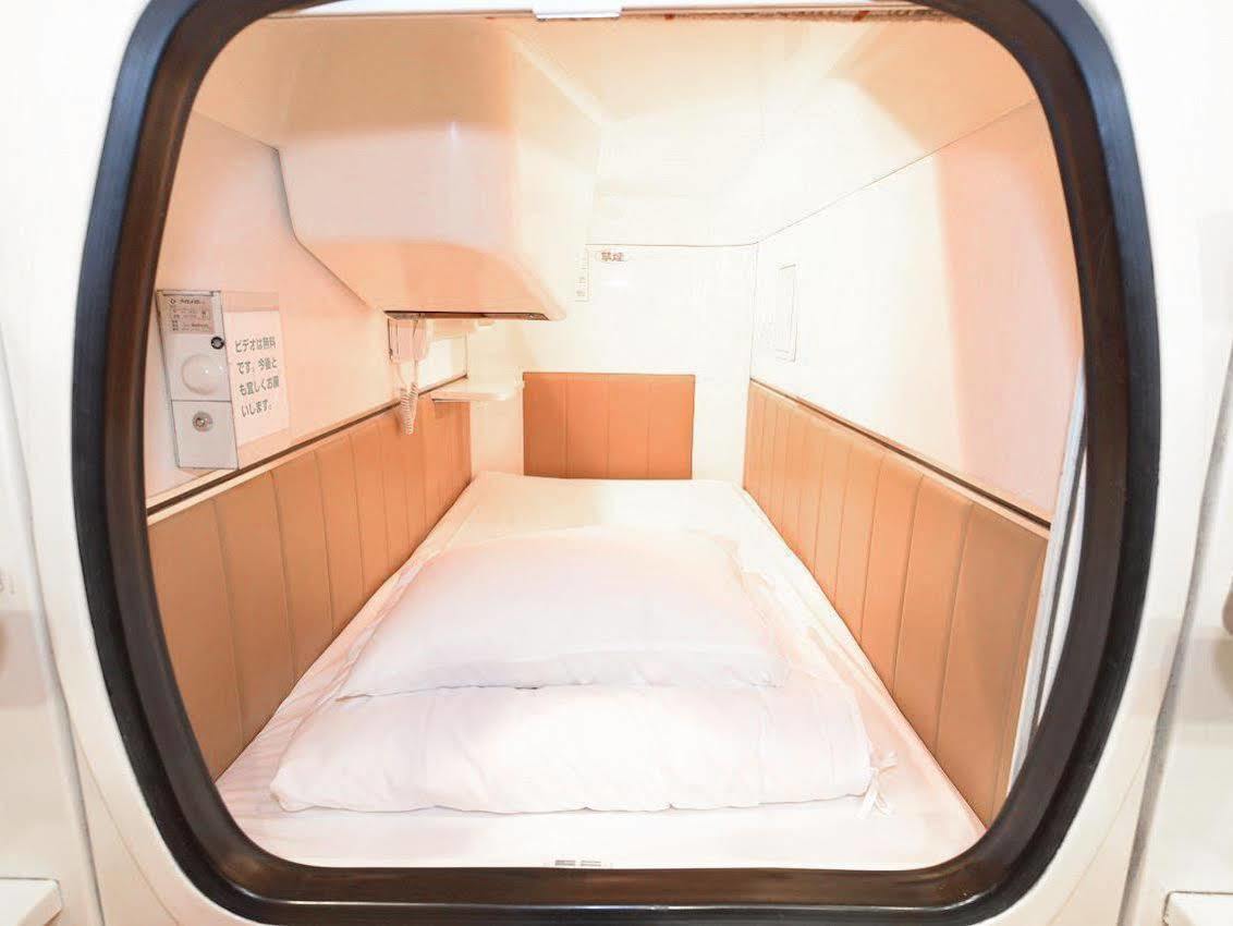 Capsule hotel Capsule Shimbashi Tokyo