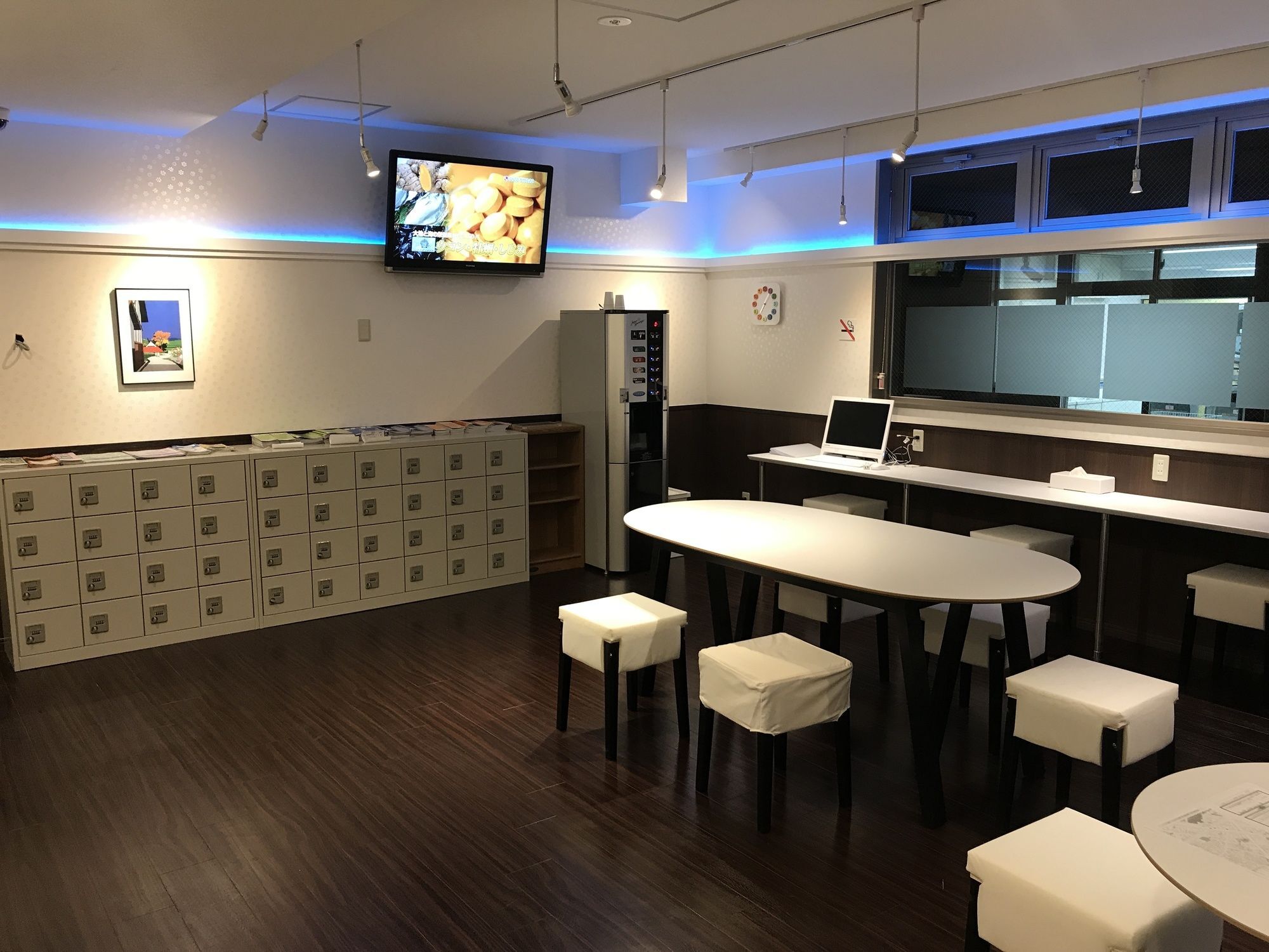 Capsule hotel Owl Nippori