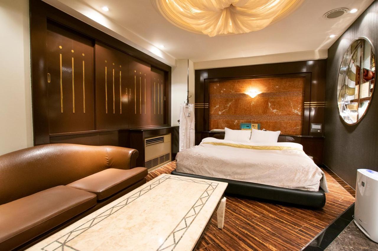 Ray Field (adults Only) Love hotel *