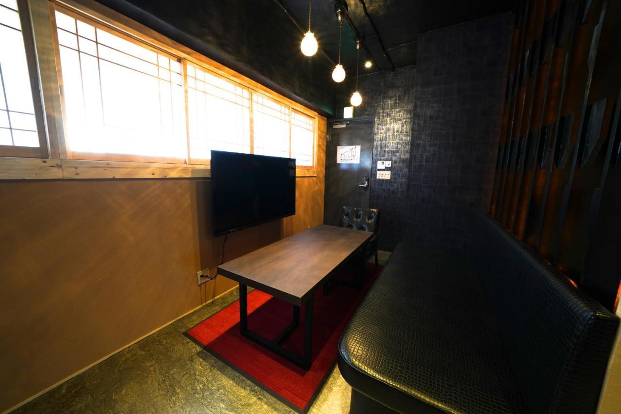Lee Tokyo