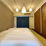 浅草寺3分 浅草駅6分 寝室+リビング2-4人 スカイツリービュー 駅近 成田空港&羽田空港直通