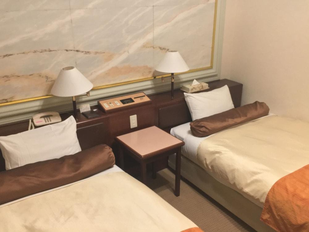 Sunny Hotel 2*