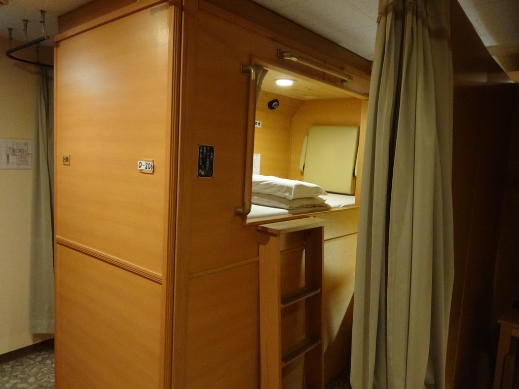 Capsule hotel President *
