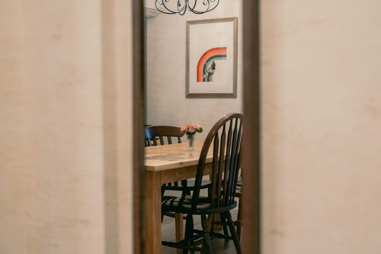 Hotel 7 & Cafe