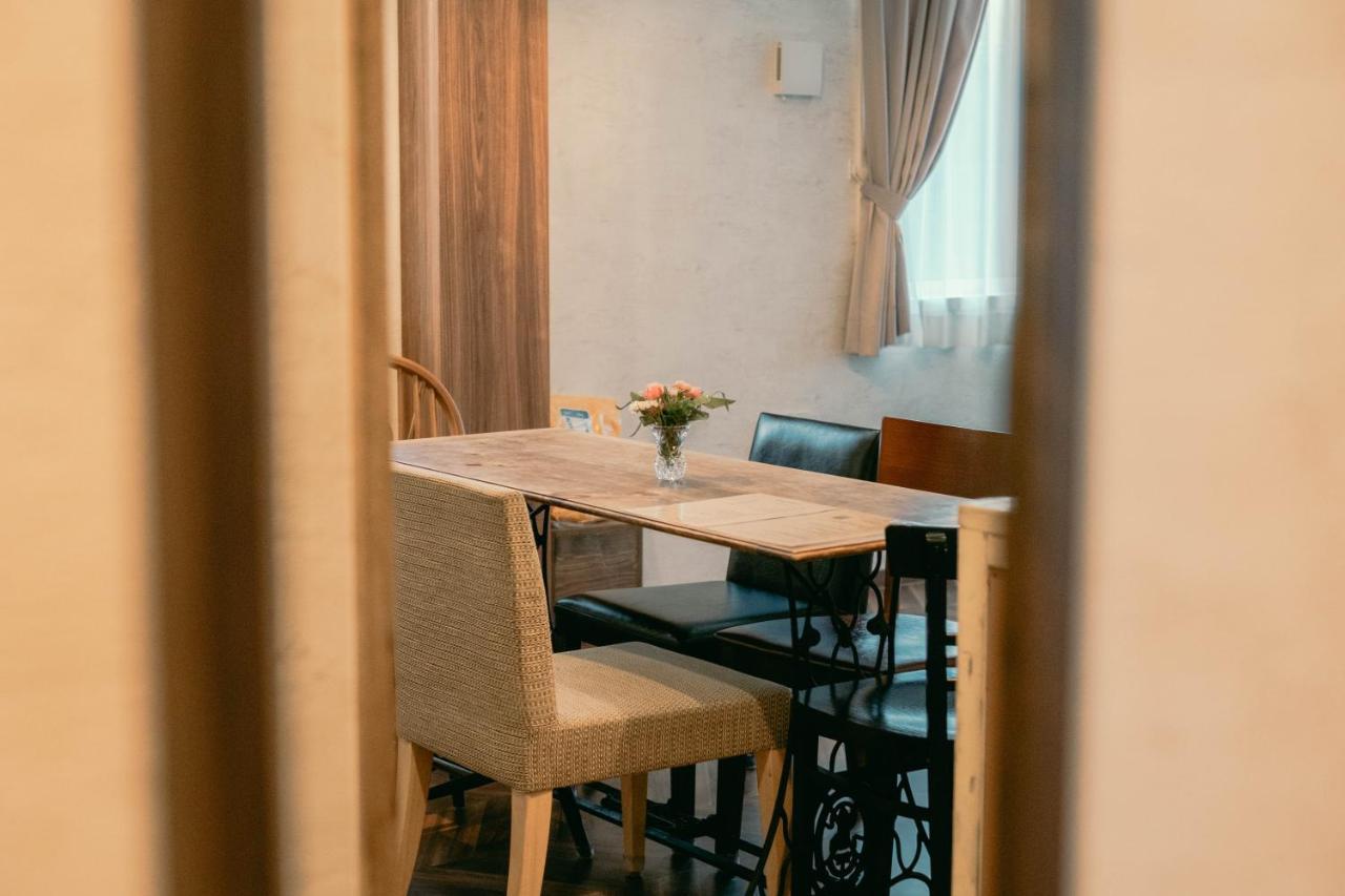 7 & Cafe Tokyo