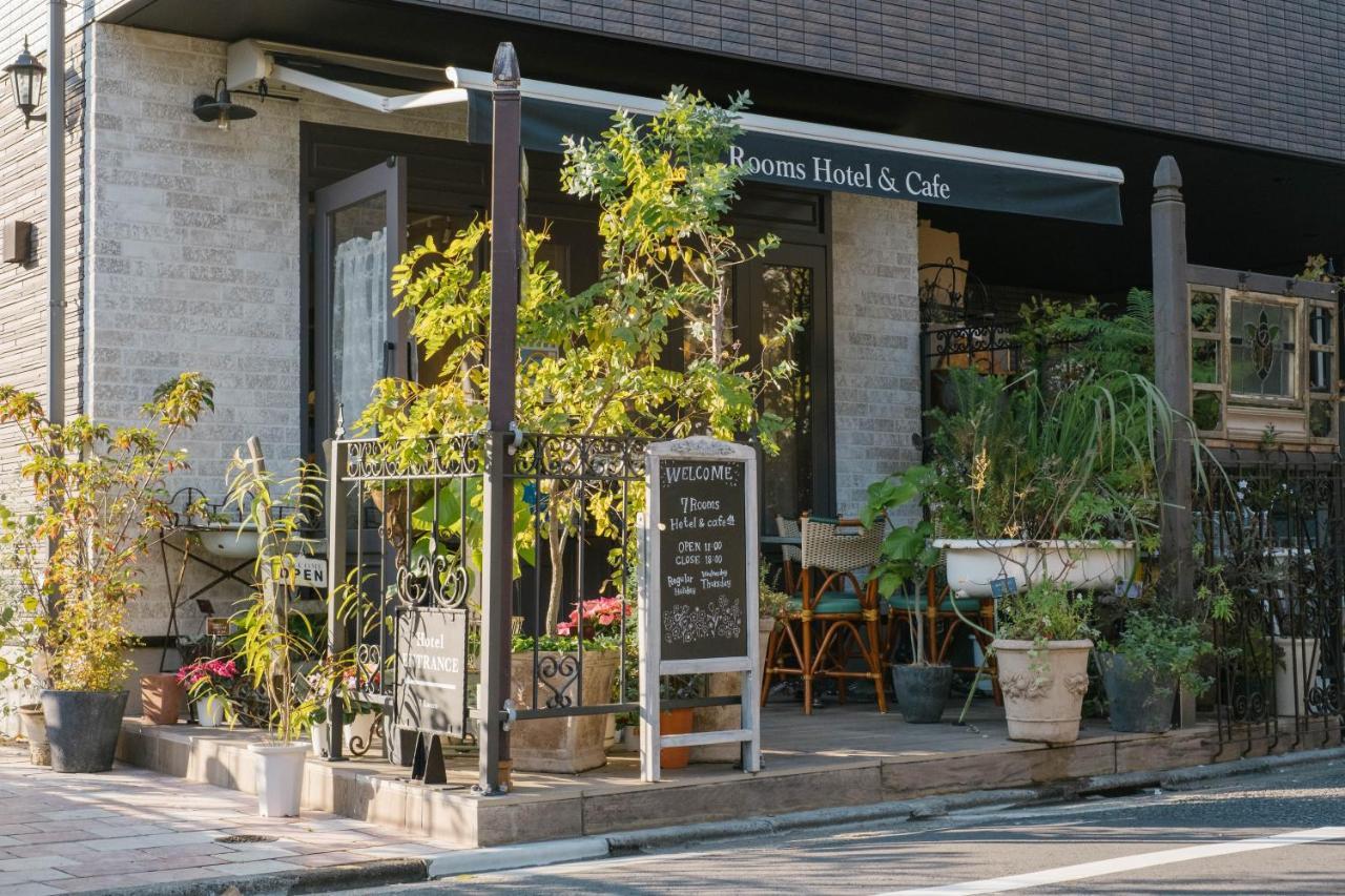 7 & Cafe Hotel
