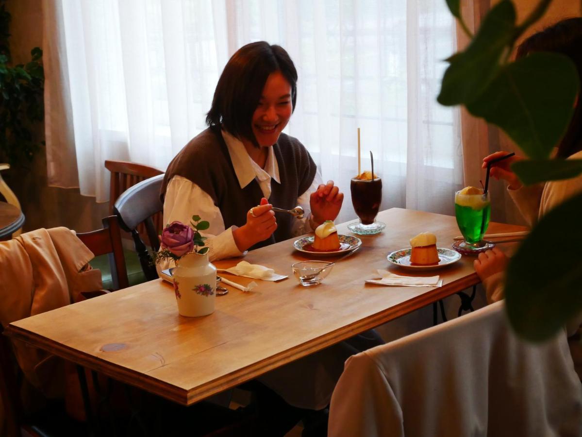 7 & Cafe