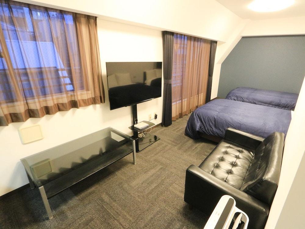 Livemax Budget Shinbashi