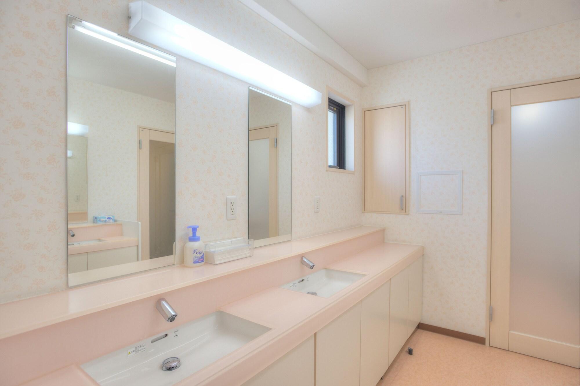Palace Japan Hostel Tokyo