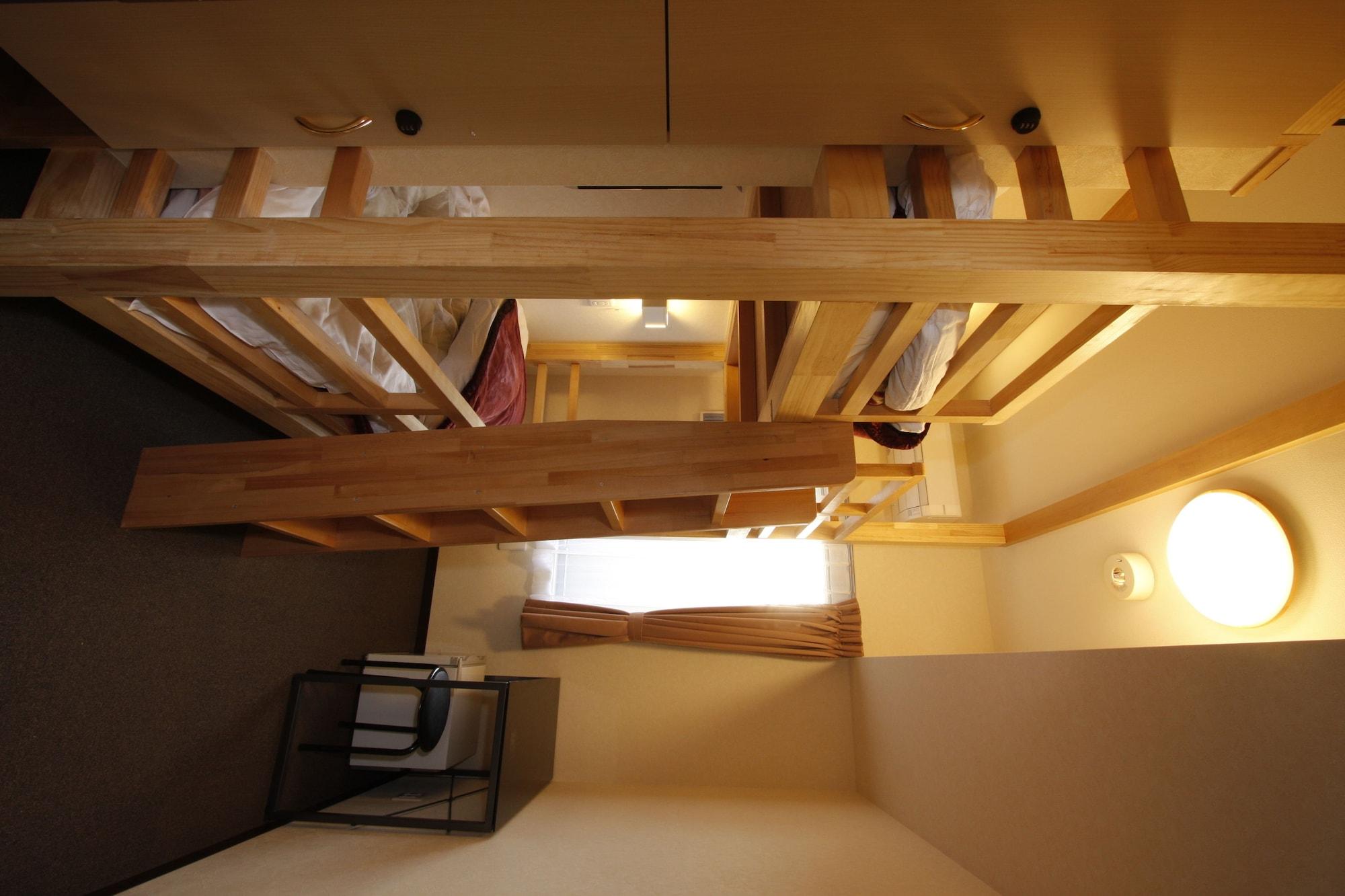 Palace Japan Hostel *