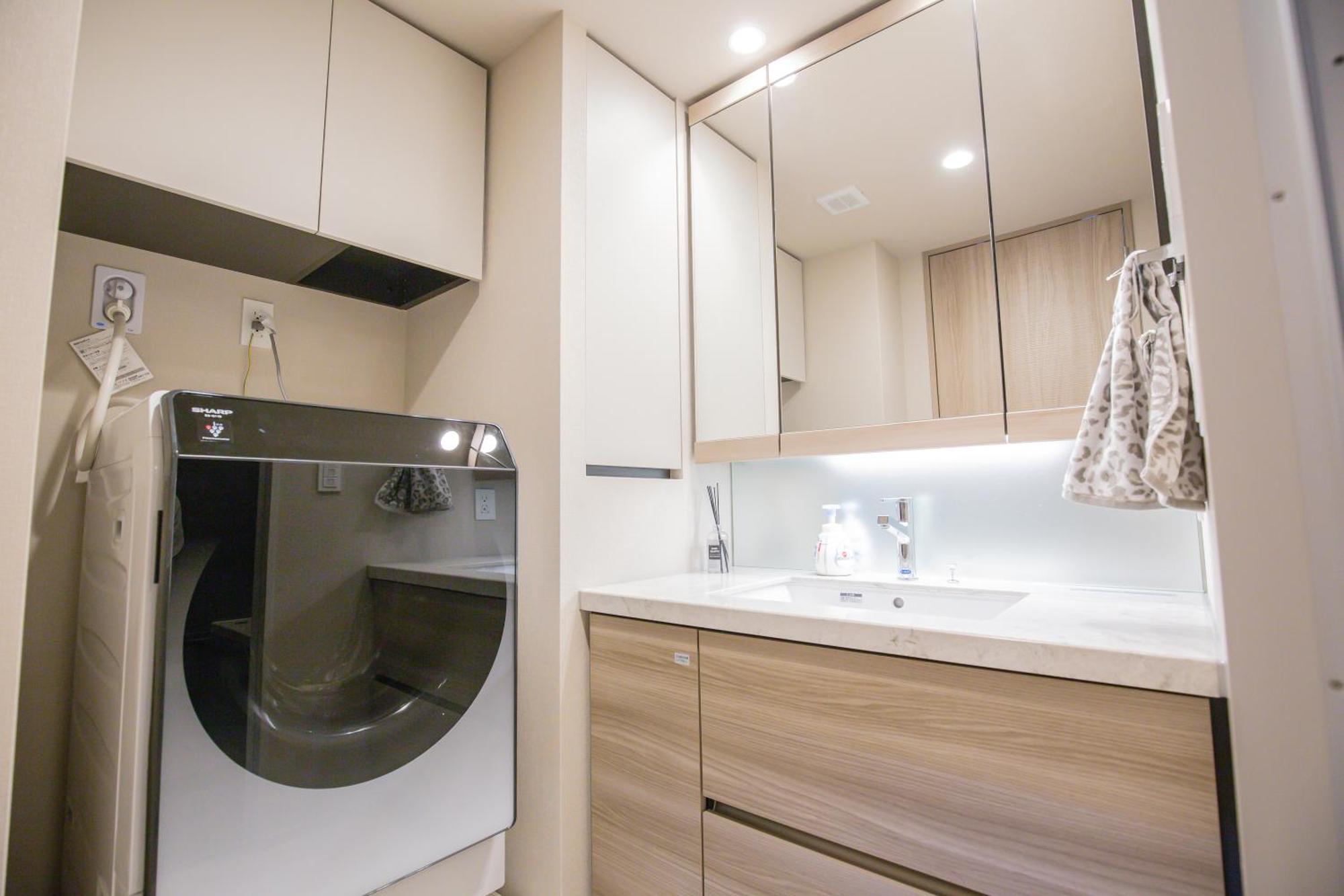 Bay Port Area, High-rise Luxury With View, 2 Minutes To Takeshiba Station Tokyo