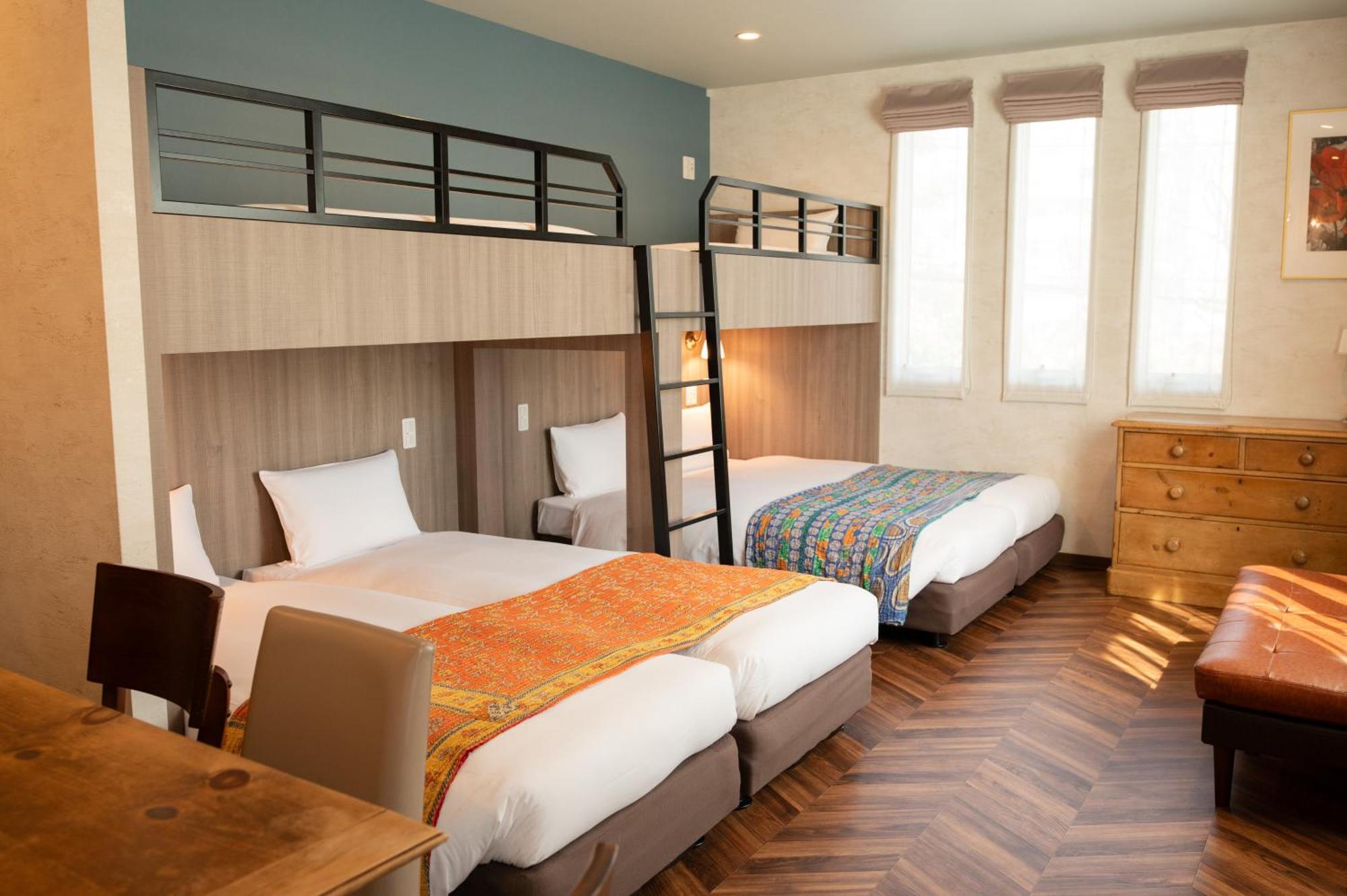 Hotel 7 & Cafe 2*
