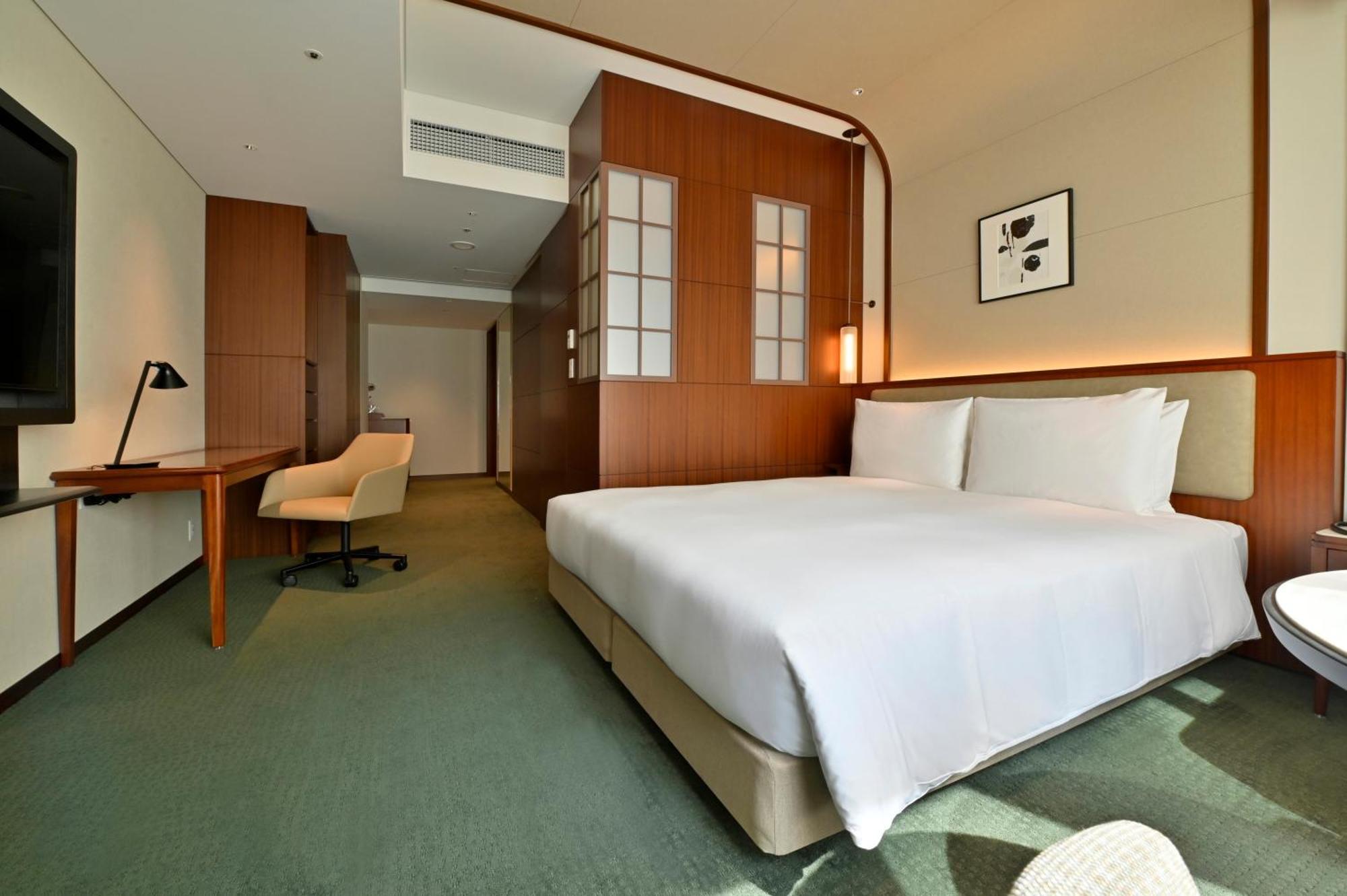 Marunouchi 5*