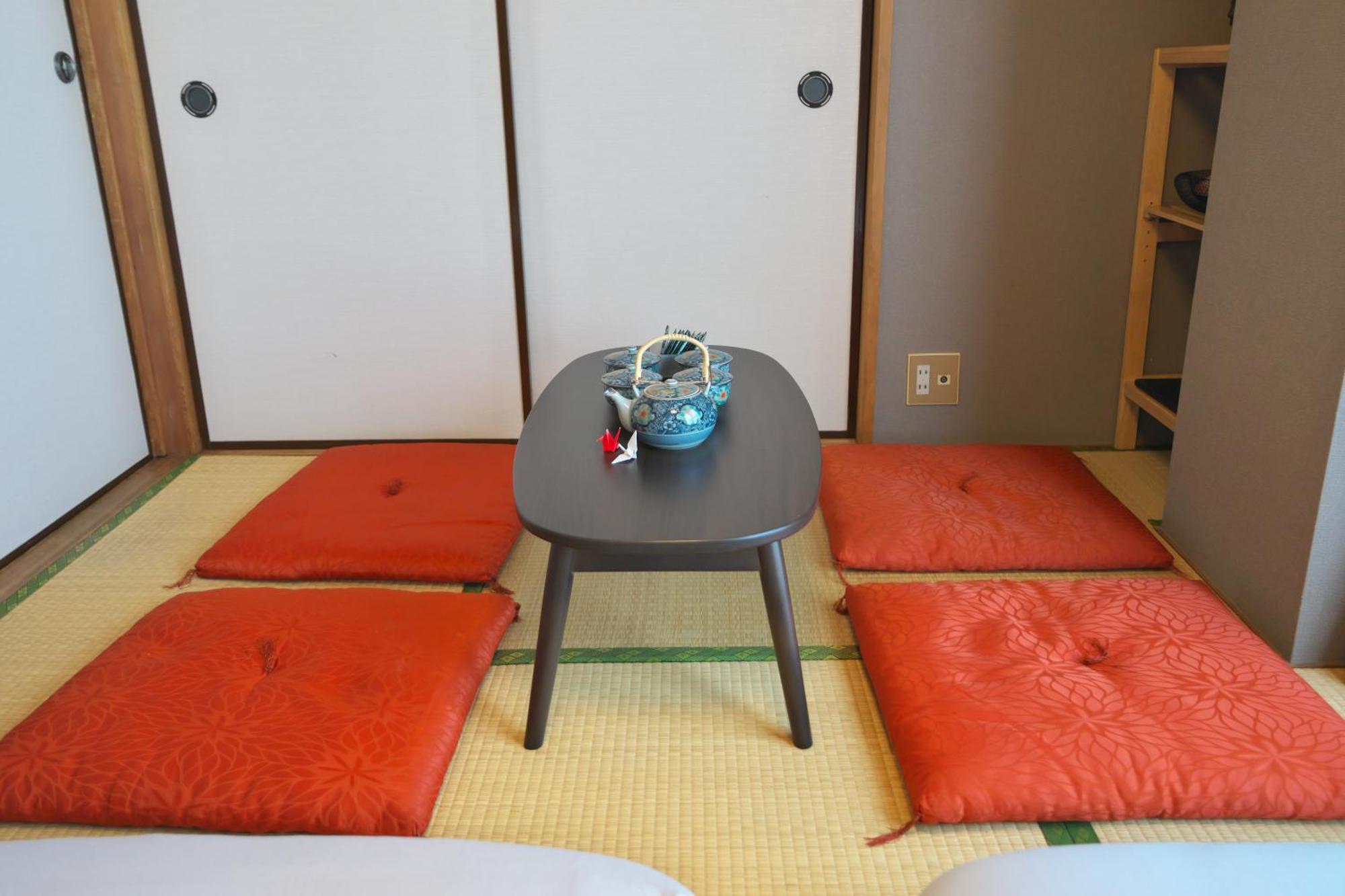 Apartment Zen Abode Japanese-style And Modern Western-style Tokyo