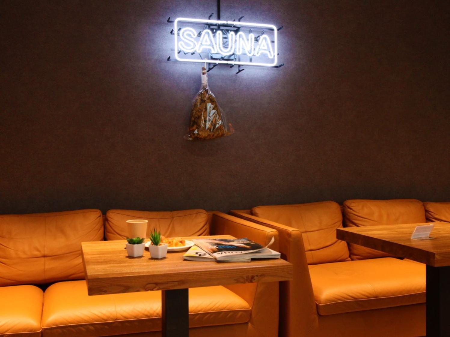 Rembrandt & Shimbashi - Caters To Men Capsule hotel 2*