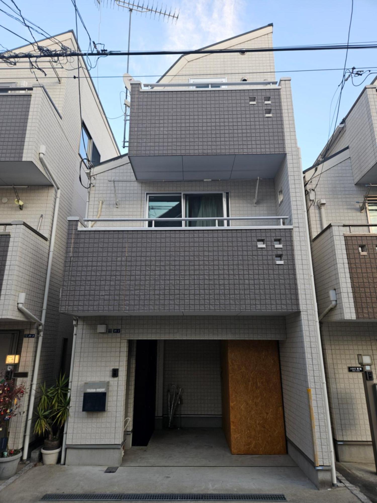 Ari Shinokubo *