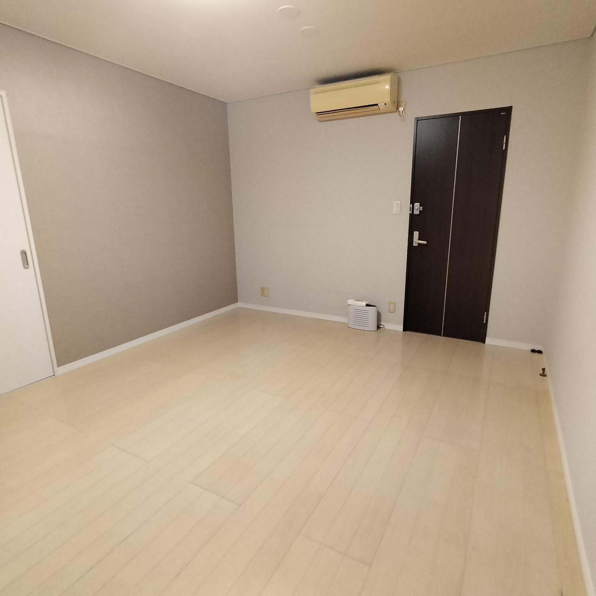 業平ビル4丁目 *