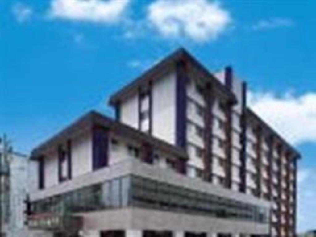 Business Hotel *