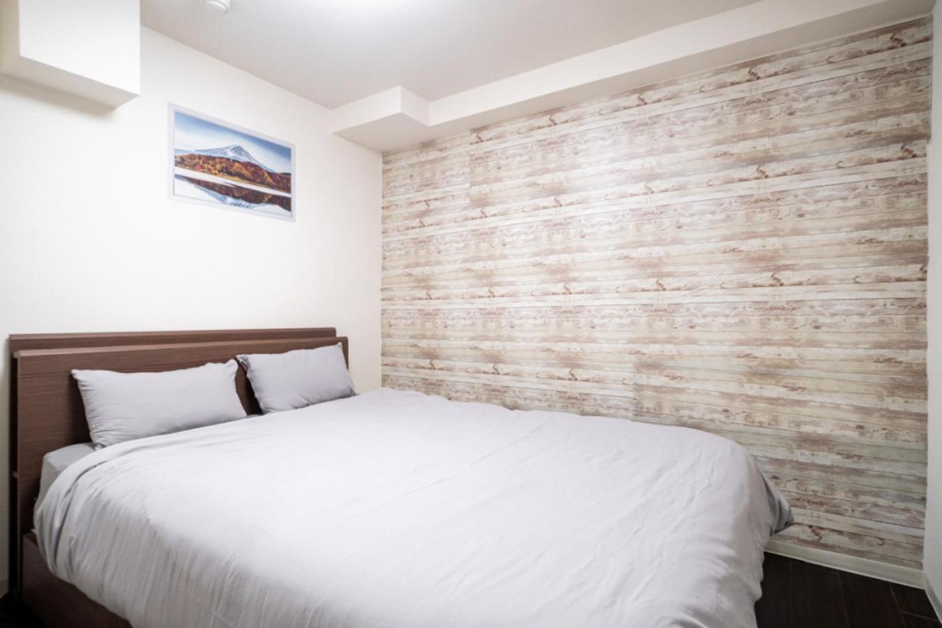 East Shinjuku Triplex: 3-bedroom With Shared Shower Apartment *