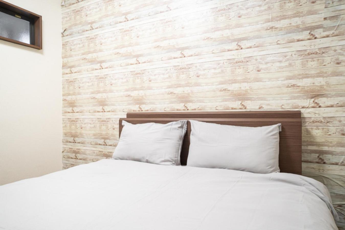 East Shinjuku Triplex: 3-bedroom With Shared Shower *