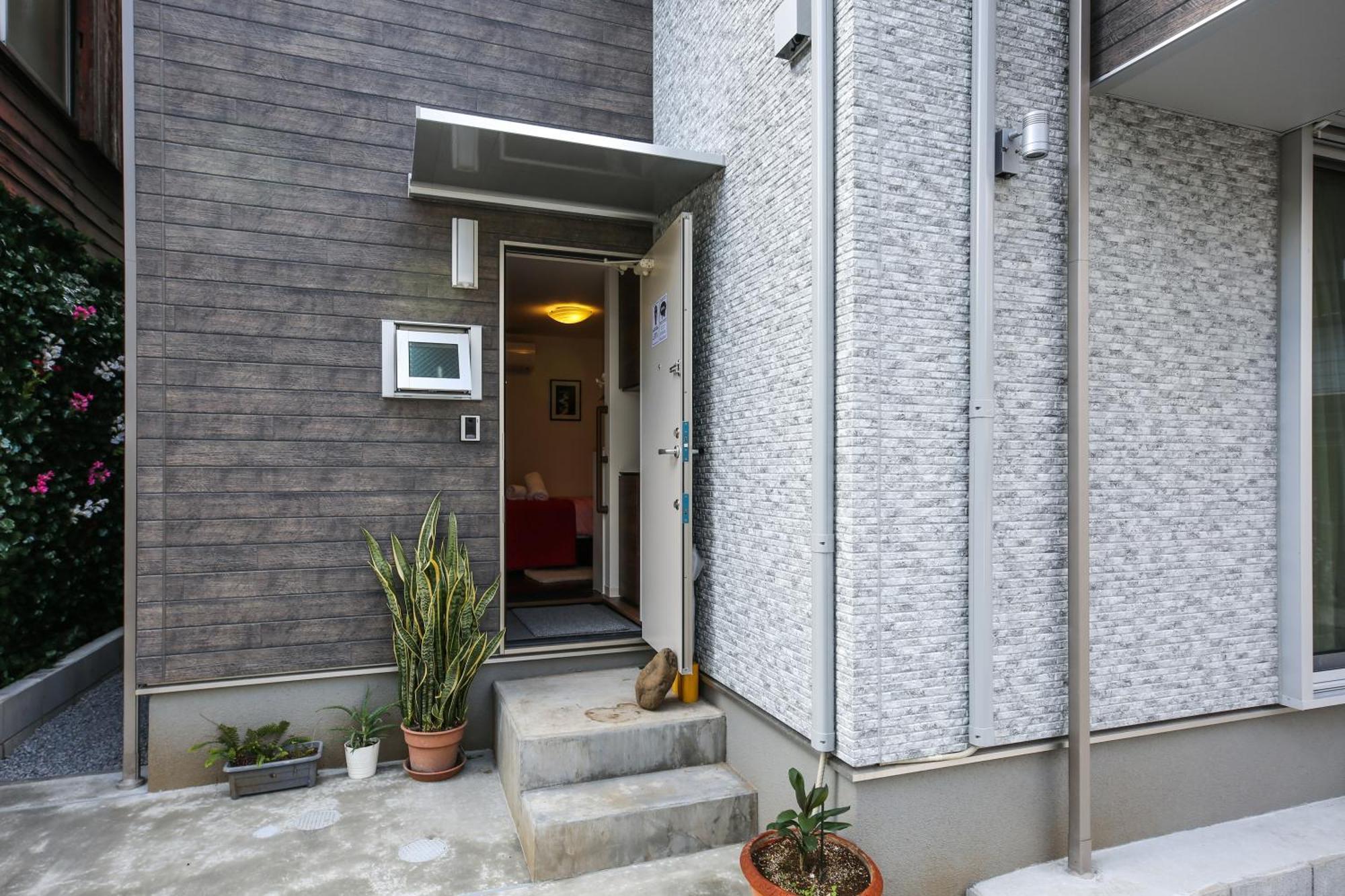 Hotel North With Private Entrance 3*