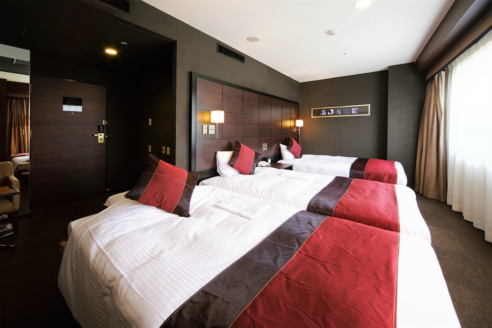 Jal Yotsuya 3*