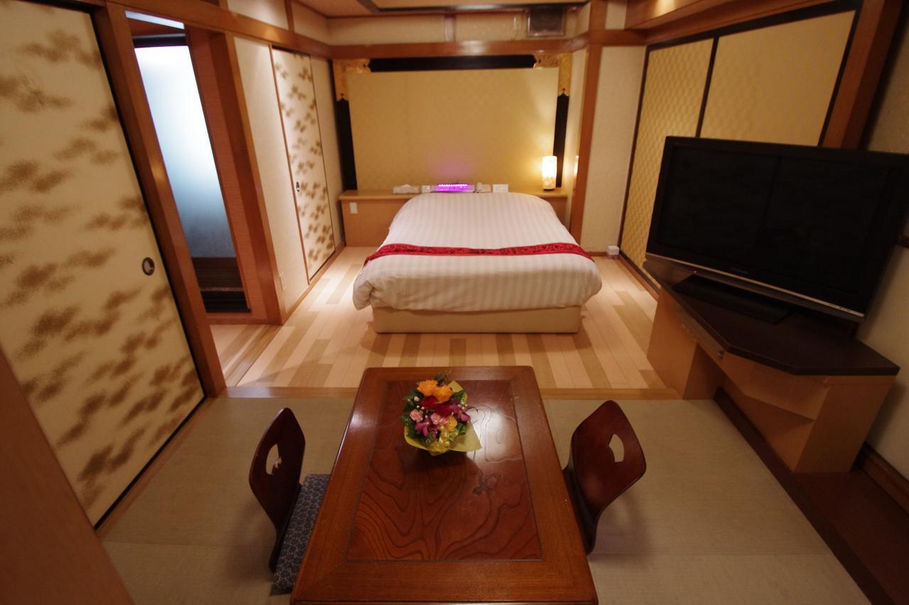 Love hotel Princess Iii (adults Only) *