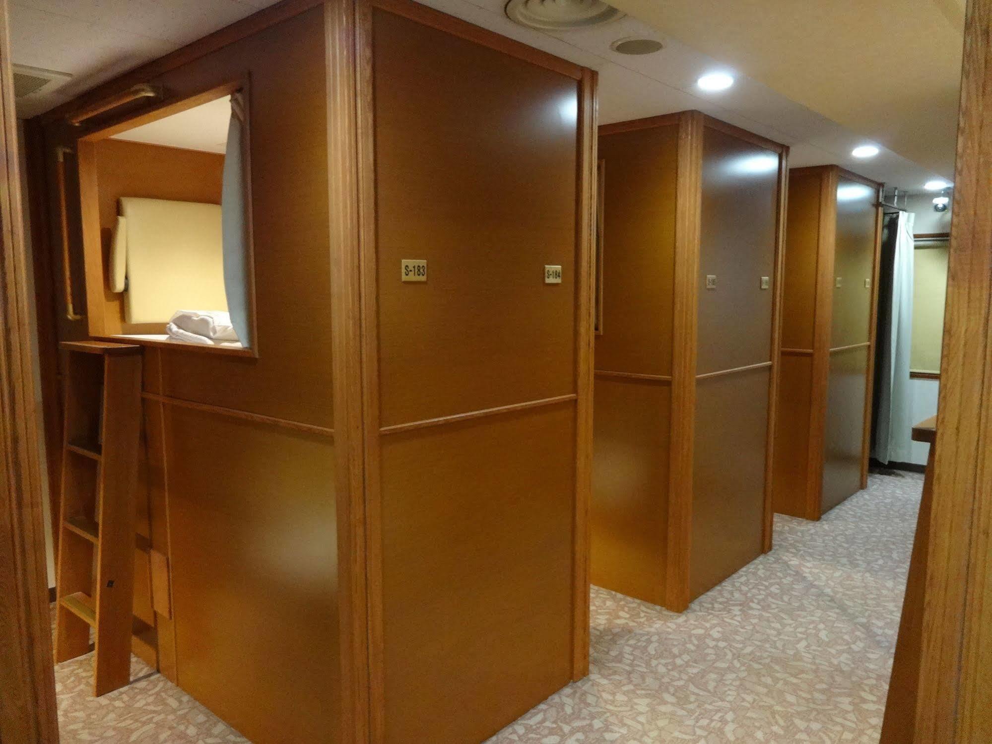 President Capsule hotel *