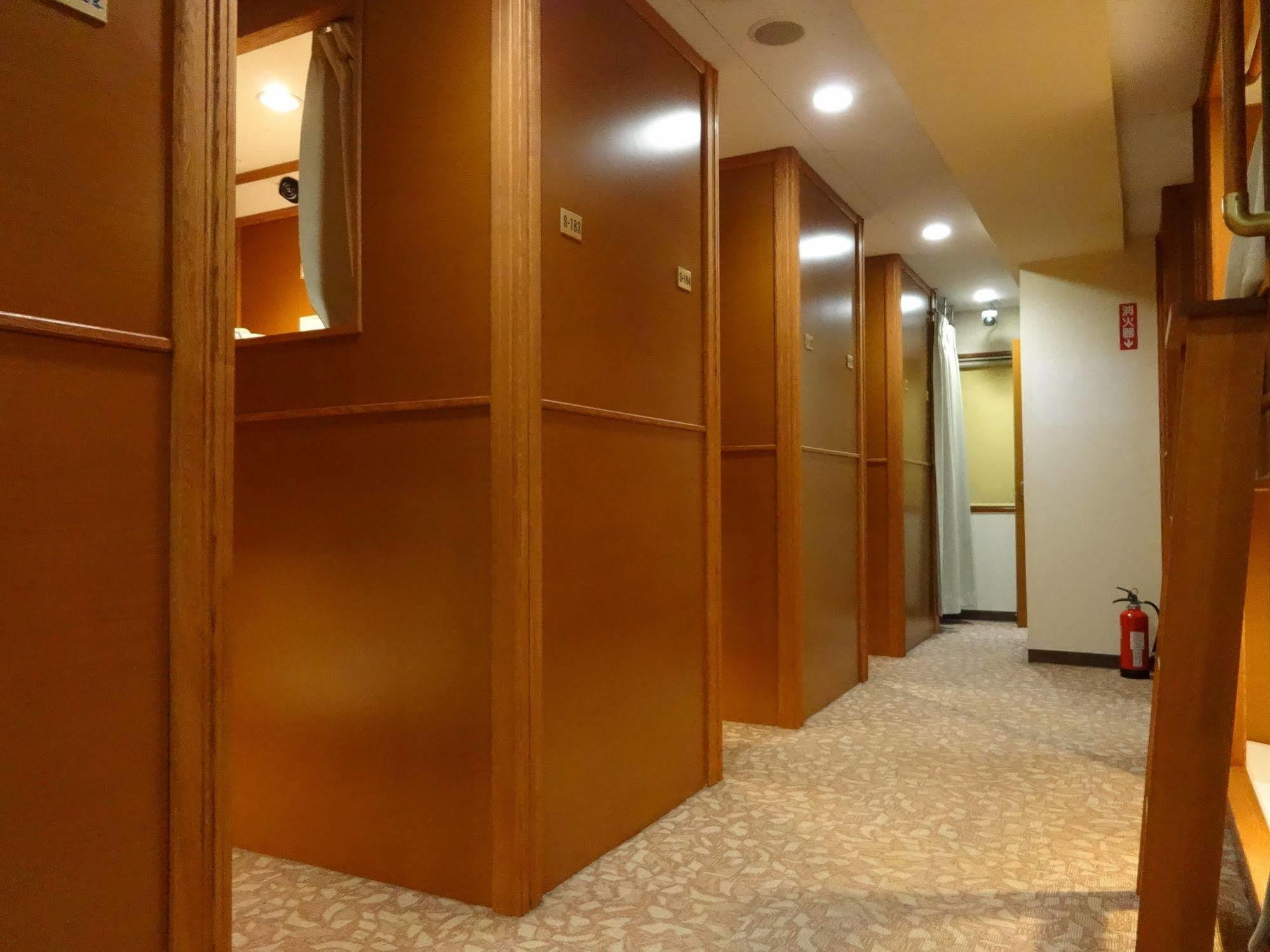 Capsule hotel President *