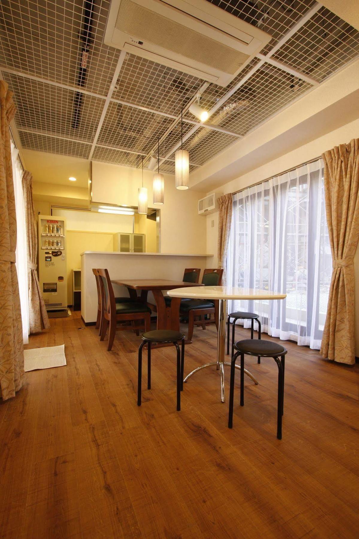 Palace Japan Hostel *