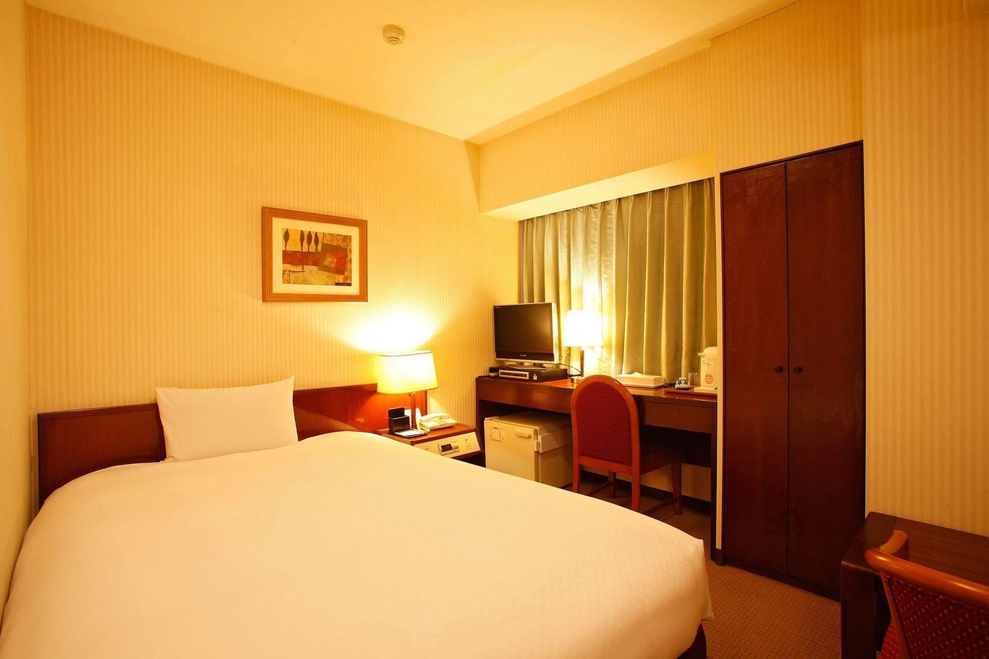 Economy hotel Sun Members Shinjuku Tokyo