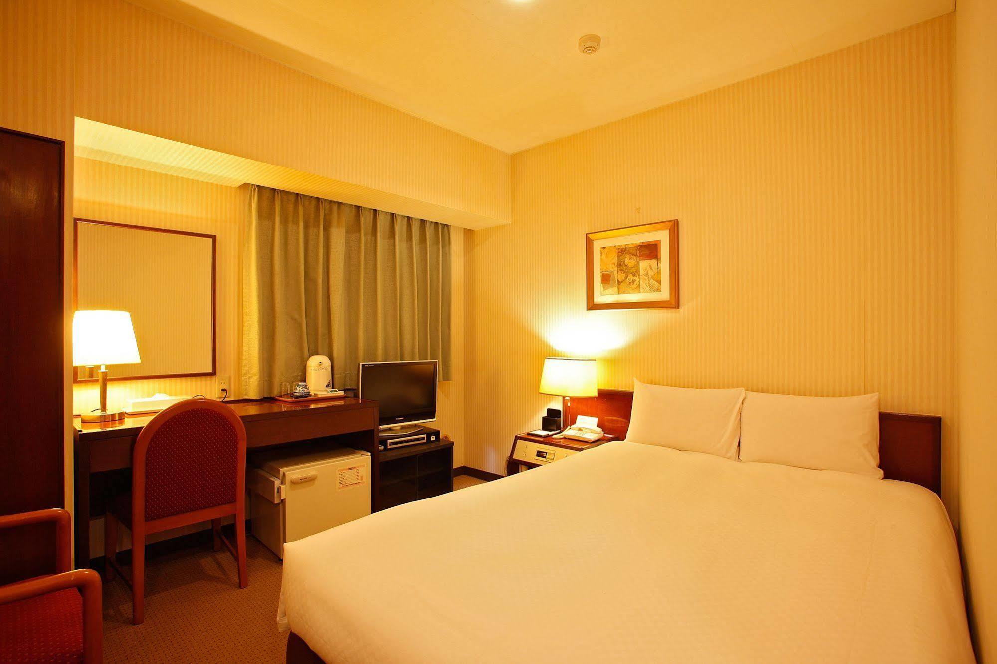 Economy hotel Sun Members Shinjuku Tokyo
