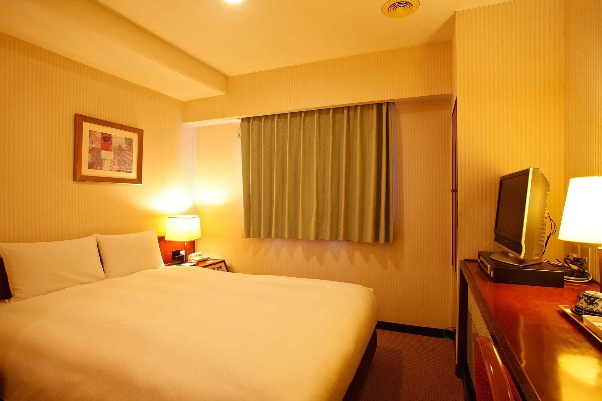 Economy hotel Sun Members Shinjuku Tokyo