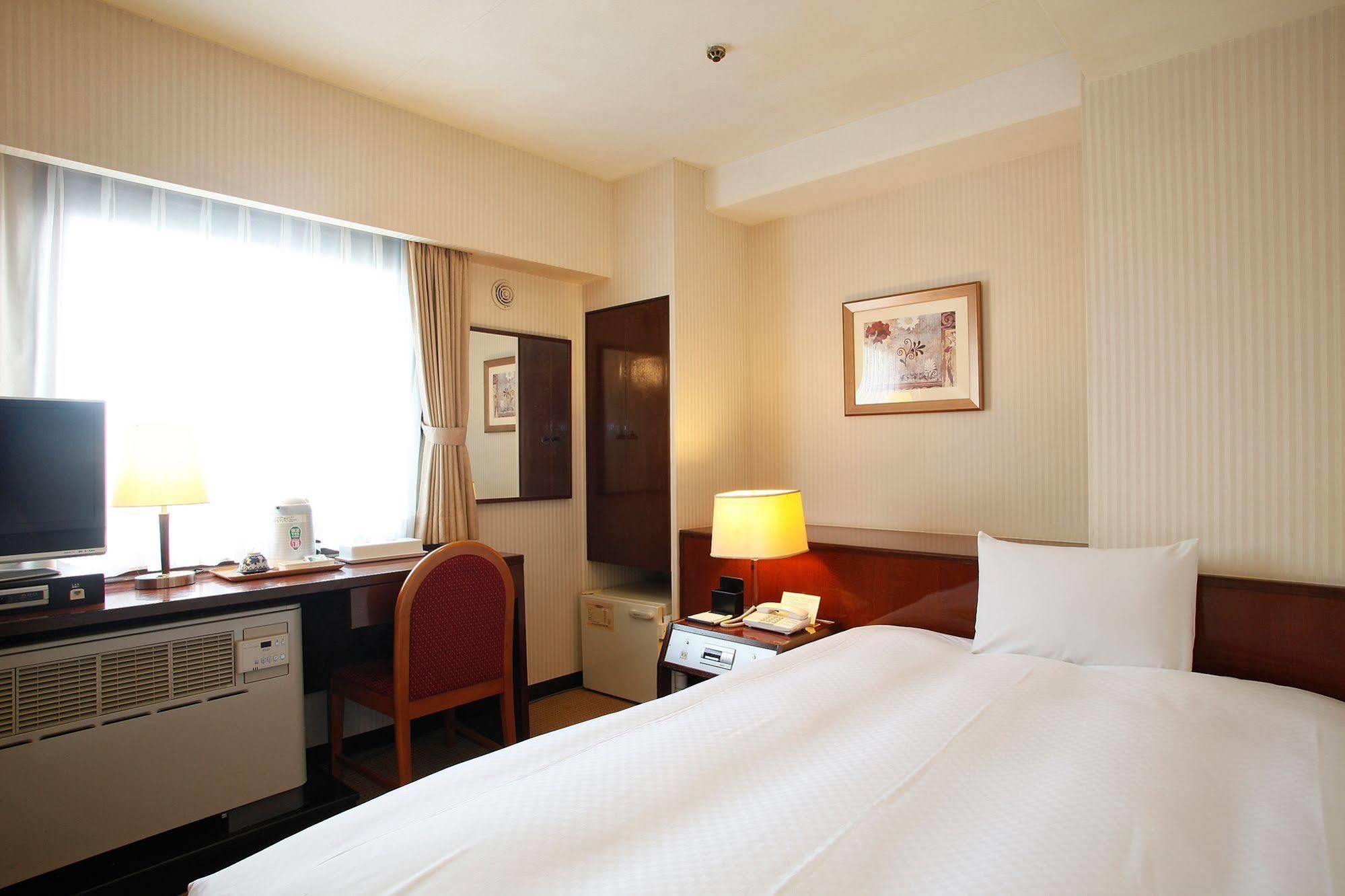 Economy hotel Sun Members Shinjuku Tokyo