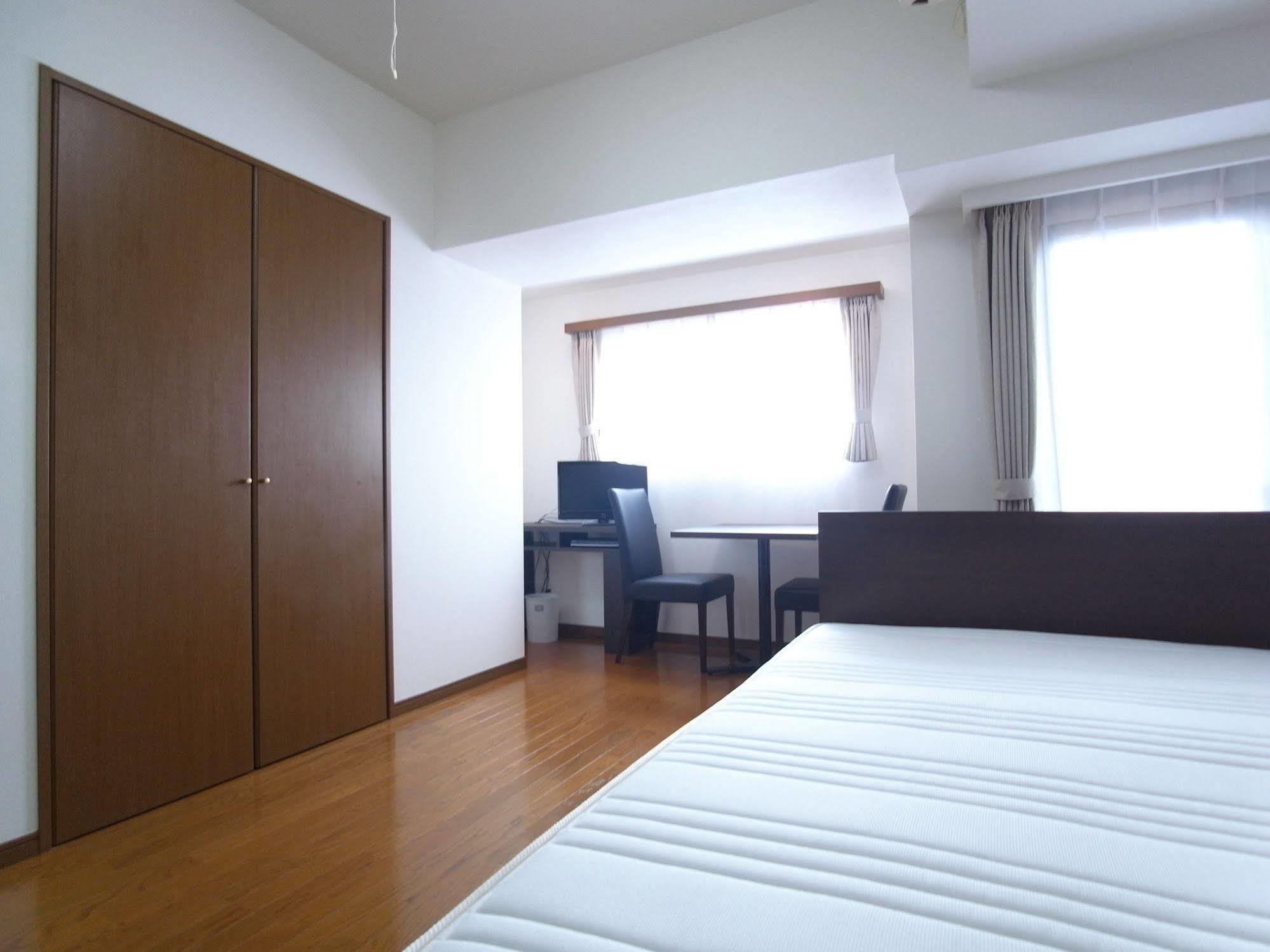 Apartment Palace Shinjuku Parkside Tokyo