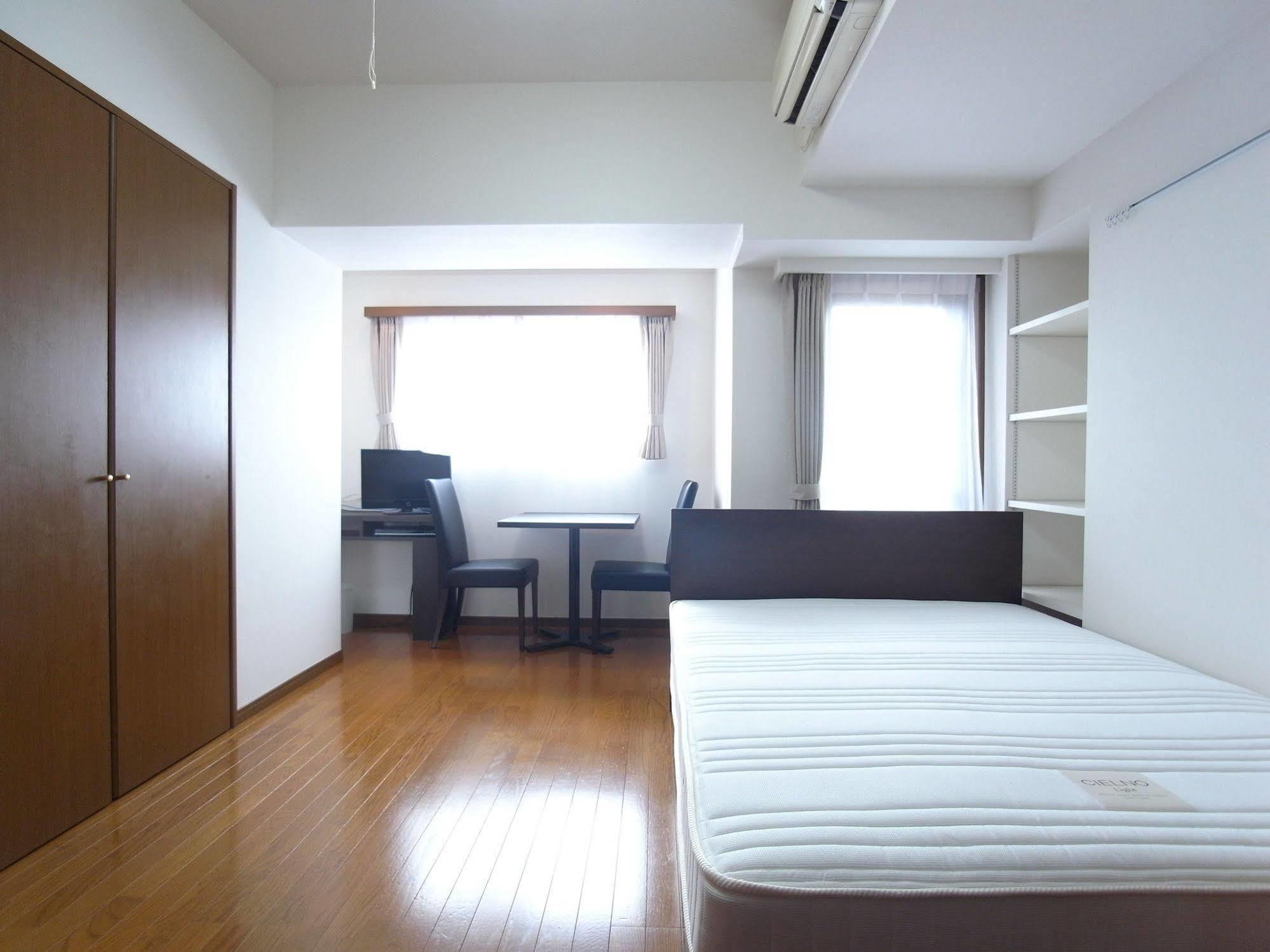 Apartment Palace Shinjuku Parkside *